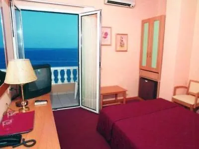 μαντάς Λουτράκι